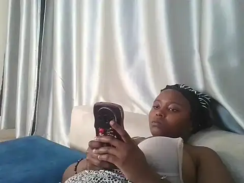 Creamybunnny webcam
