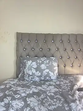 NiqiiRavenous webcam