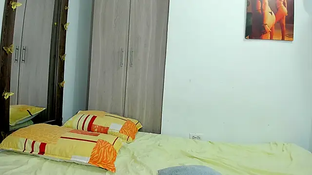 UR_LATIN_BUSHY_GUYS webcam