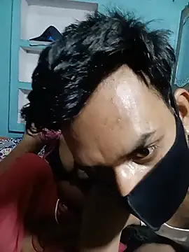 RoyalDesiCouple webcam