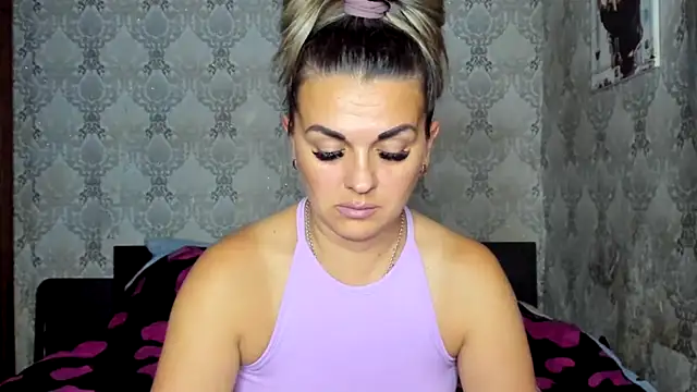 NicoletMoore webcam