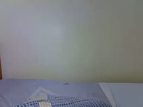 Pearl_petite webcam