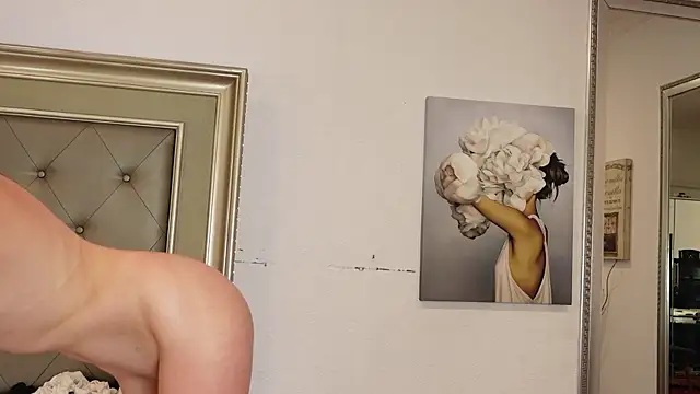 LeilaBie live cam on StripChat