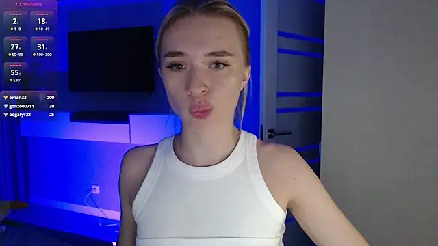 Emily_Hartt live cam on StripChat