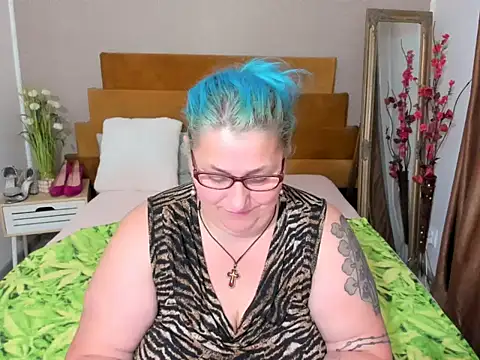 sugarmommy_69x - Sugarmommy_69X's free webcam - UK Sex Cams