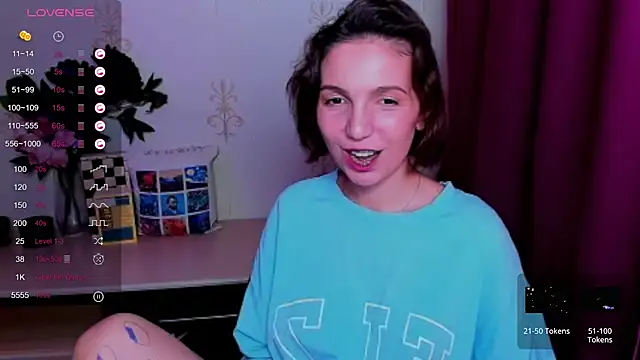 KindHazelHere_ live cam on StripChat