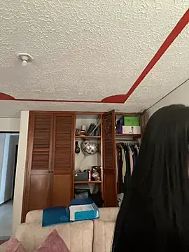 Sofhi_corolinne31 live cam on StripChat
