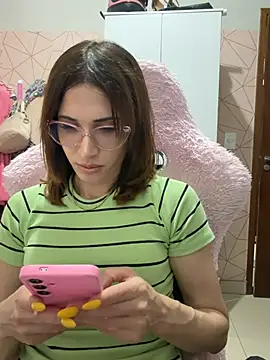 Irresistible37 webcam
