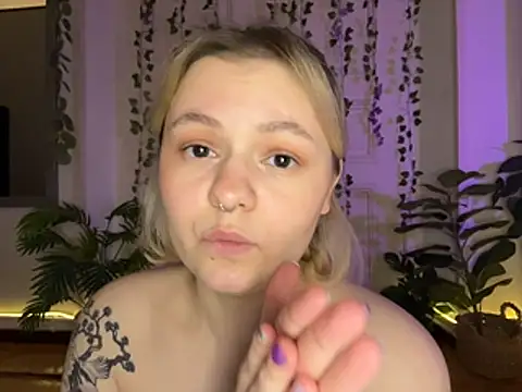 MoonIvy_ webcam