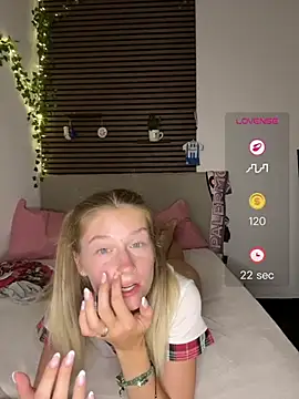 Lilyschote_official webcam