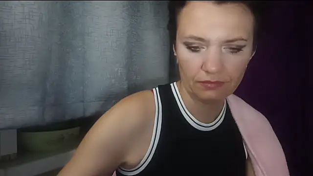HotMamaQueen234 webcam