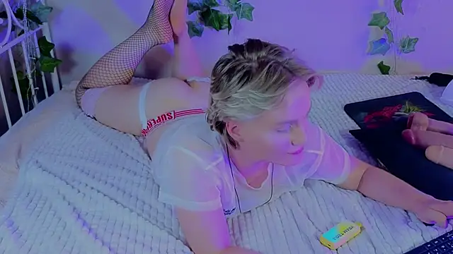 cumboydoll webcam