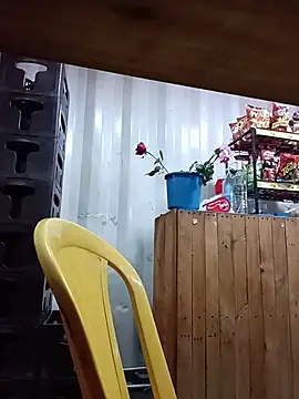 _Luna_Blooms webcam