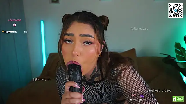 Melaniee_love webcam