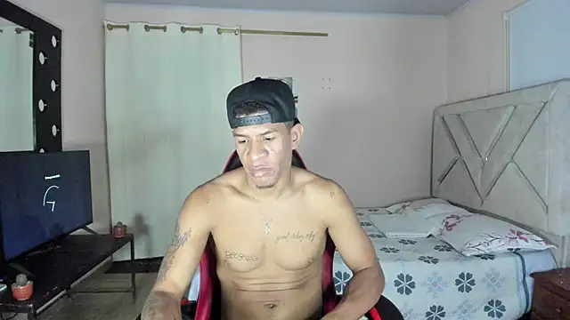 Toptony22 live cam on StripChat