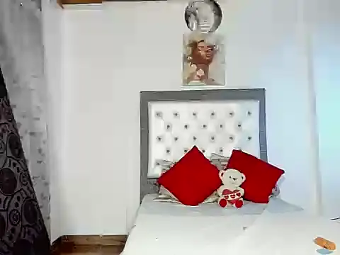 sarahnanksdoll live cam on StripChat