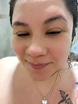 CurlyMilf_Vannexxxa webcam