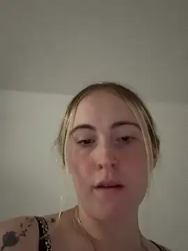 BaddieRiRi224 webcam
