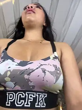 Taliaaa_Paris live cam on StripChat