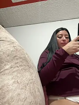 Sofhi_corolinne31 live cam on StripChat