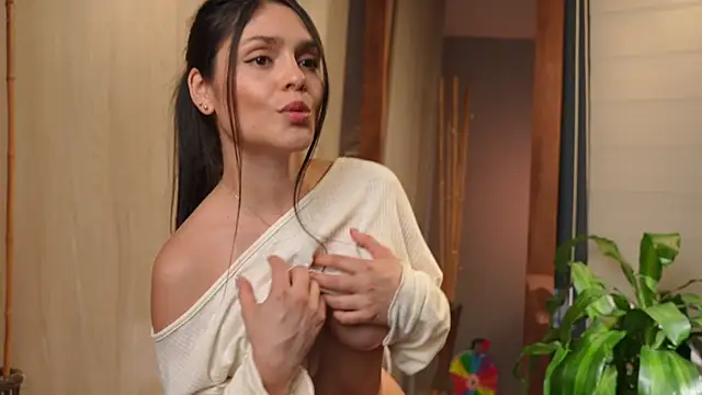 Danna-Saenz live cam on StripChat