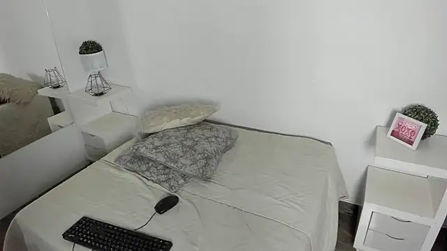 melanie_roux__ webcam