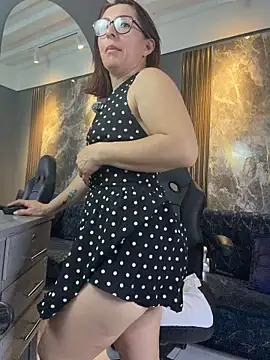 Yelena03 live cam on StripChat