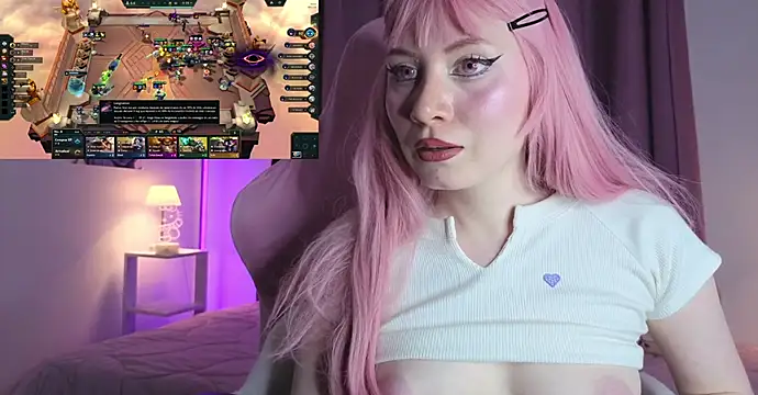 Gin_Lilah live cam on StripChat