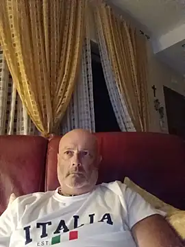 Alexis_Bull