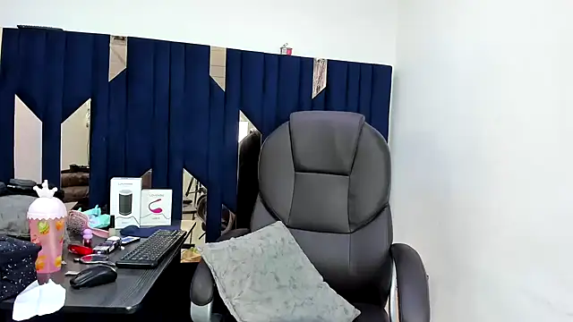 Model: Aisha_hotts777