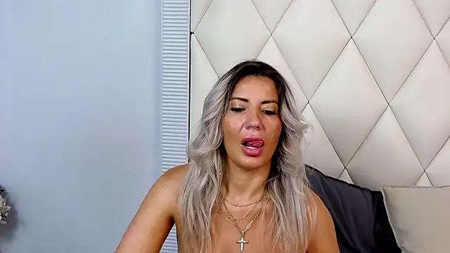 GinaBear webcam