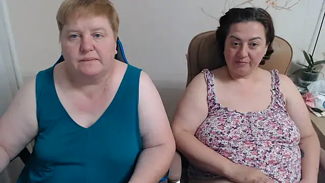 Lindy-Jeanie live sex cam