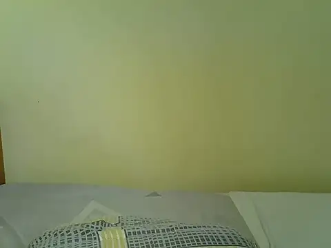 Pearl_petite webcam