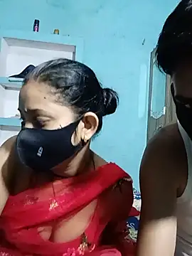 RoyalDesiCouple webcam