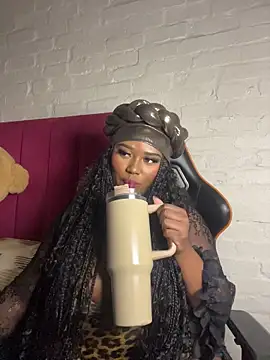 QUEEN_NOBUHLE_FEMDOM_777 webcam