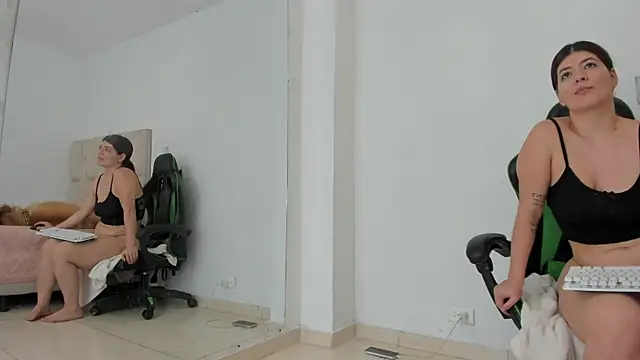 aida_rose_ webcam