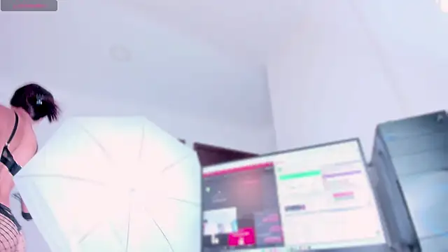 nyx_velvet webcam