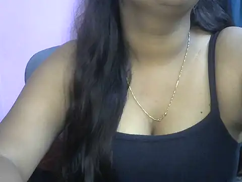 QUEEN-OF-QUEEN live cam on StripChat