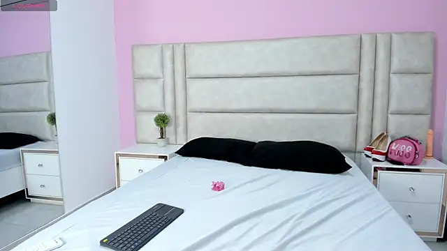 SalomeBins webcam