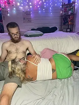 TrenaAnne webcam