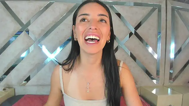 Violeta_Harlow webcam