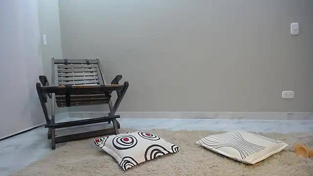 mia_kloe_strip webcam