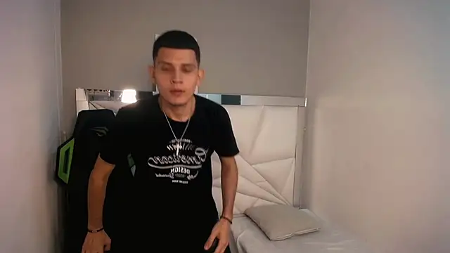 Pov_man777 webcam
