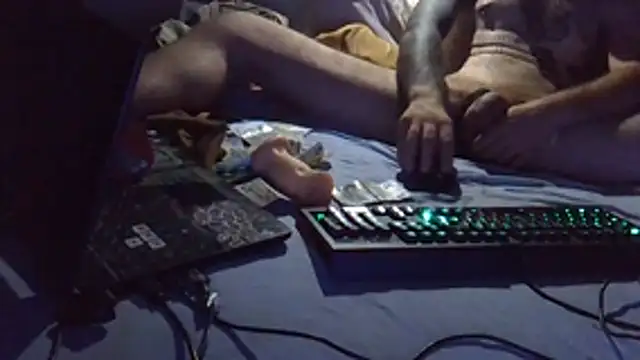 Damn_bro23 live cam on StripChat