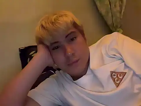 Kingdirtyfog live cam on StripChat