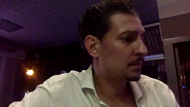 ARTANIS20 live cam on StripChat