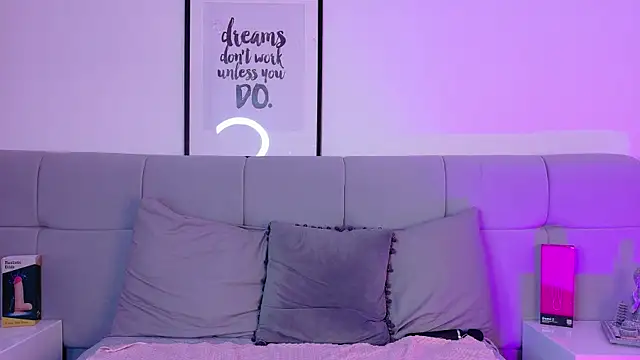 Nicolee_Saint webcam