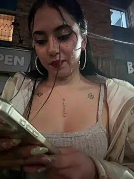 LilacNoir webcam