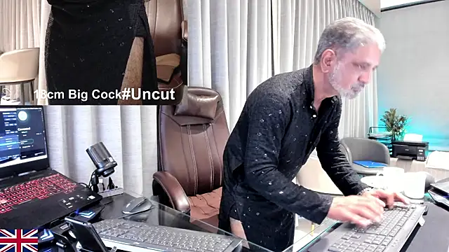 OnlineBossUK webcam