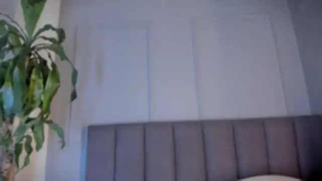 Tina_curly webcam